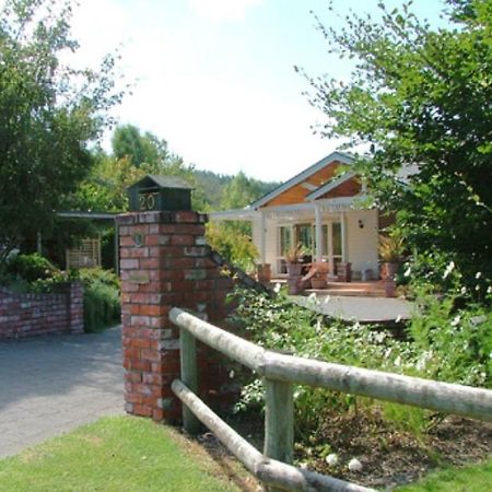 Acacia Bay Lodge Bed & Breakfast Taupo Exterior foto